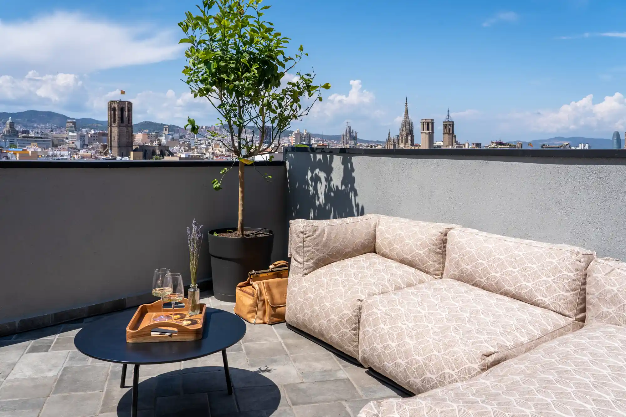 master La Rambla – Two-Bedroom Apartment with Balcony and Seating Area